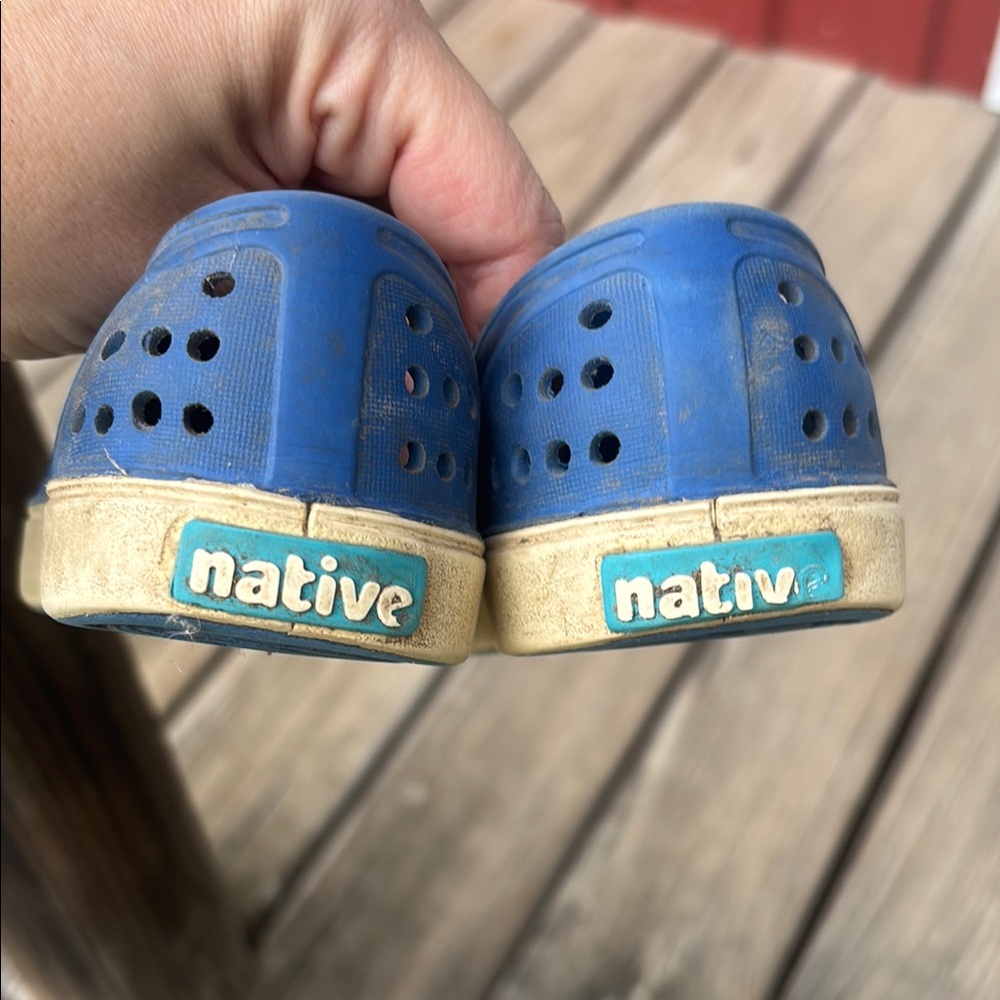 Native Shoes - Picture 3 of 4